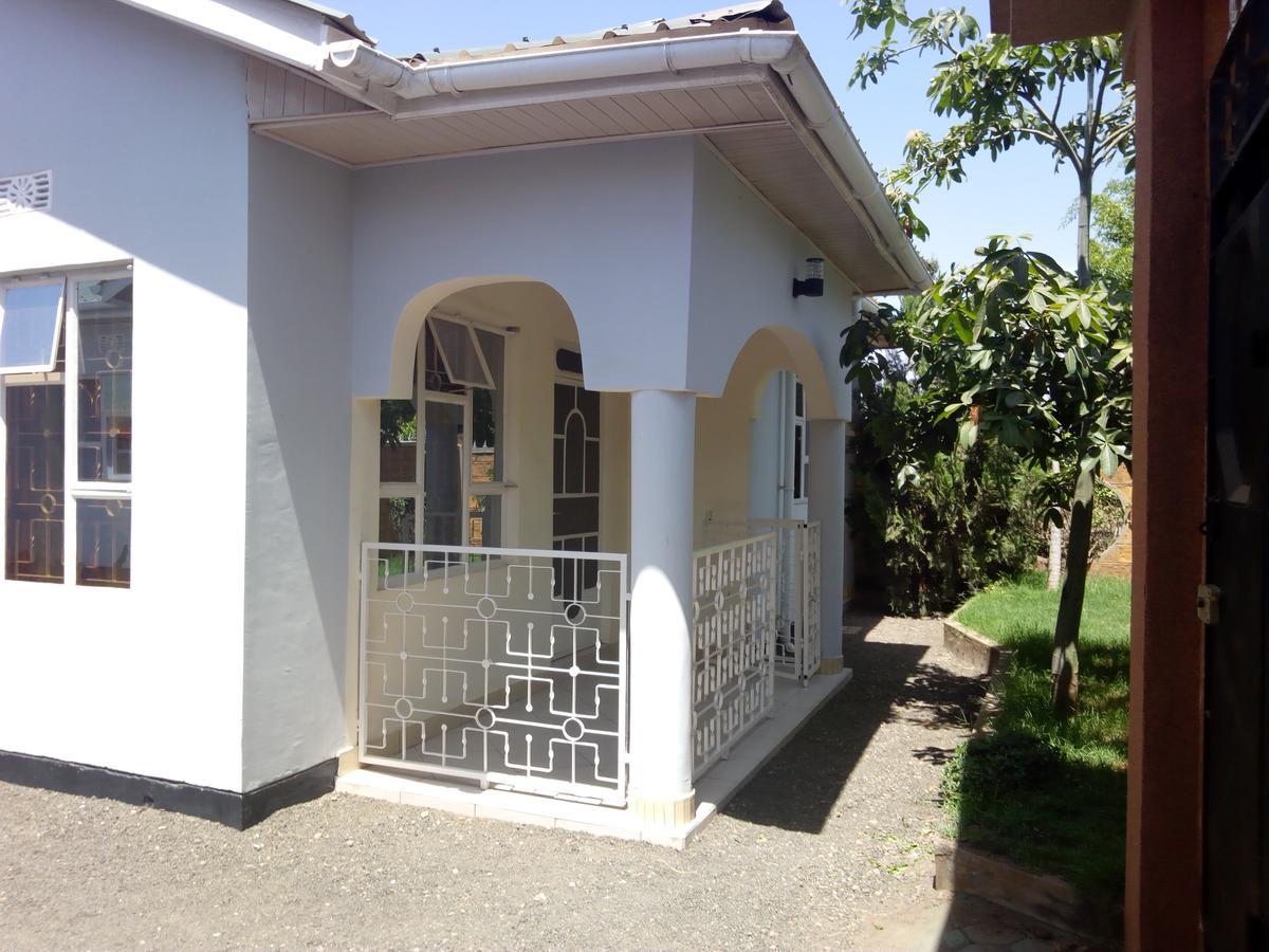 Le Parlour Bed and Breakfast Boma la Ngombe Exterior foto