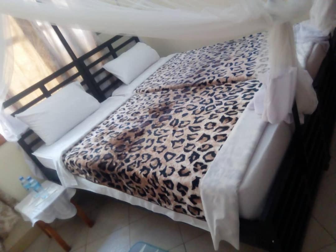 Le Parlour Bed and Breakfast Boma la Ngombe Exterior foto