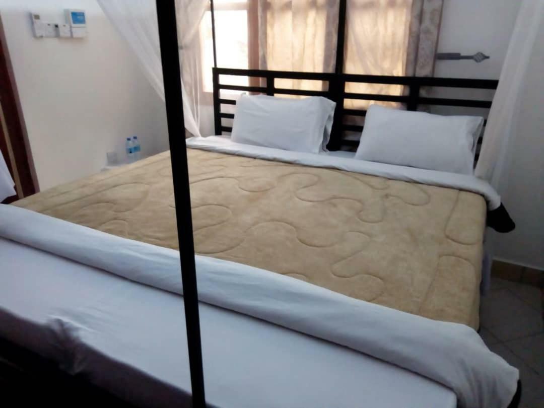 Le Parlour Bed and Breakfast Boma la Ngombe Exterior foto