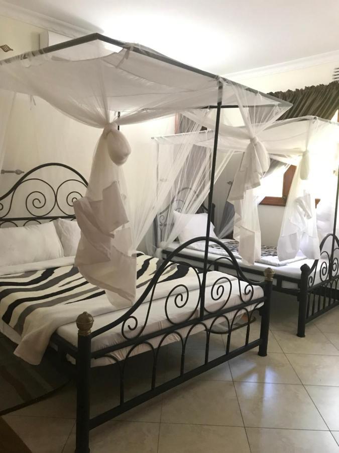 Le Parlour Bed and Breakfast Boma la Ngombe Exterior foto