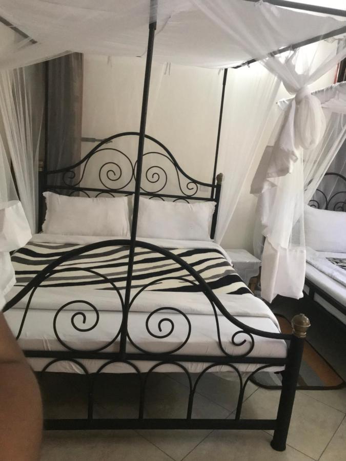 Le Parlour Bed and Breakfast Boma la Ngombe Exterior foto